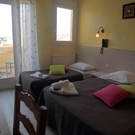 Hotel De La Plage 2 Etoiles Valras-Plage Oda fotoğraf