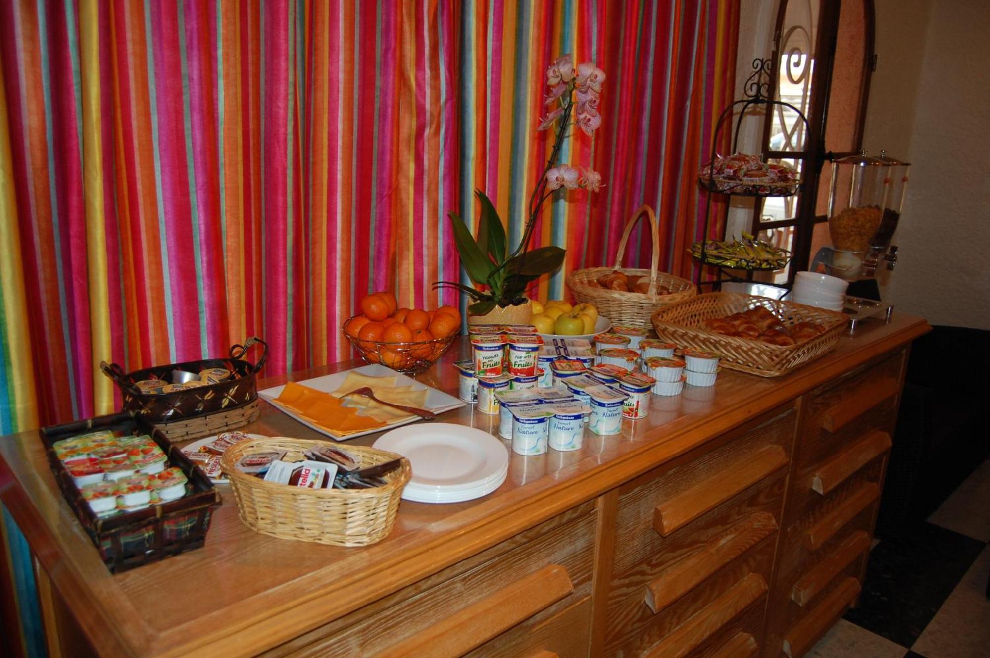 Hotel De La Plage 2 Etoiles Valras-Plage Dış mekan fotoğraf