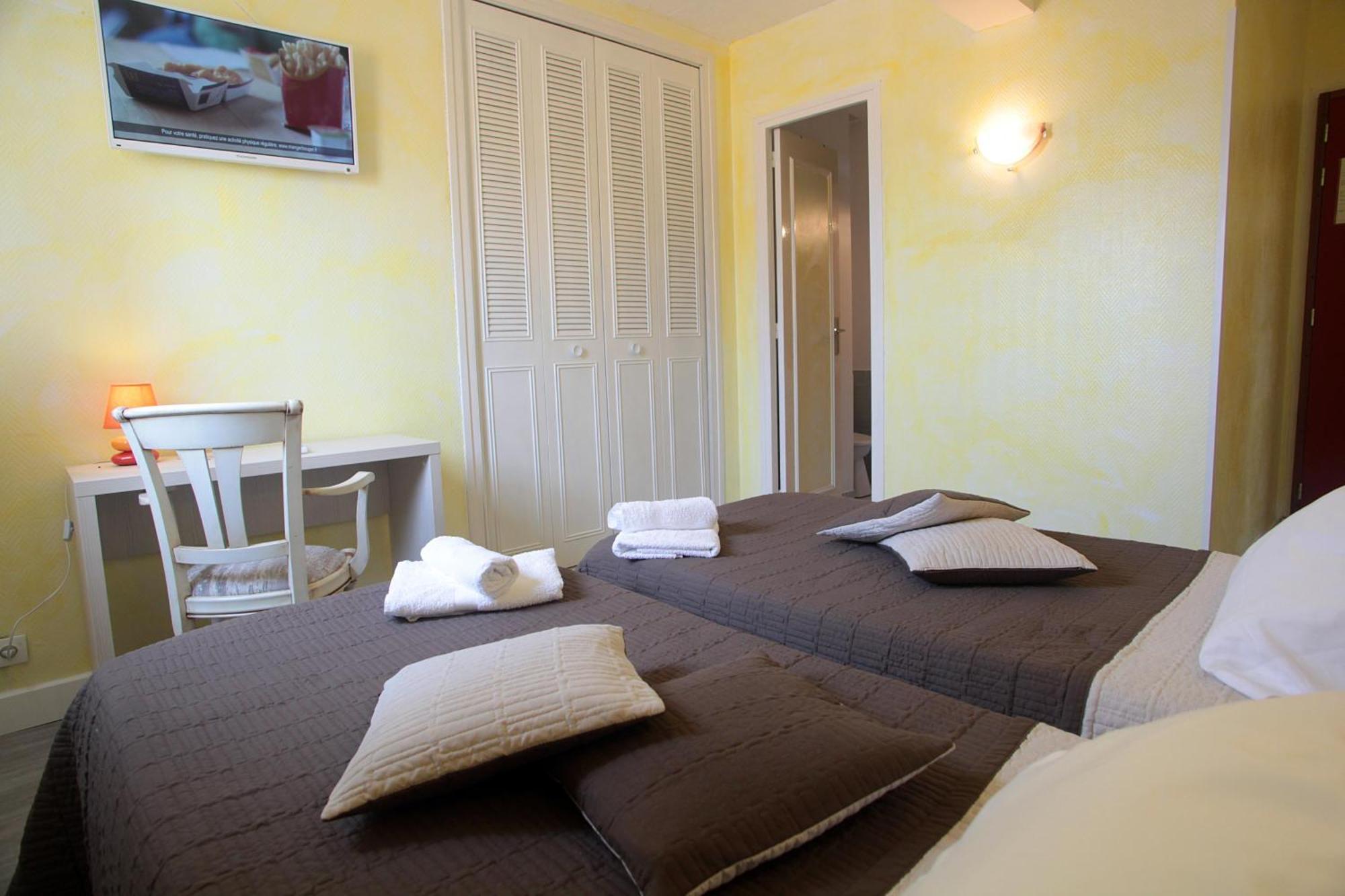 Hotel De La Plage 2 Etoiles Valras-Plage Oda fotoğraf