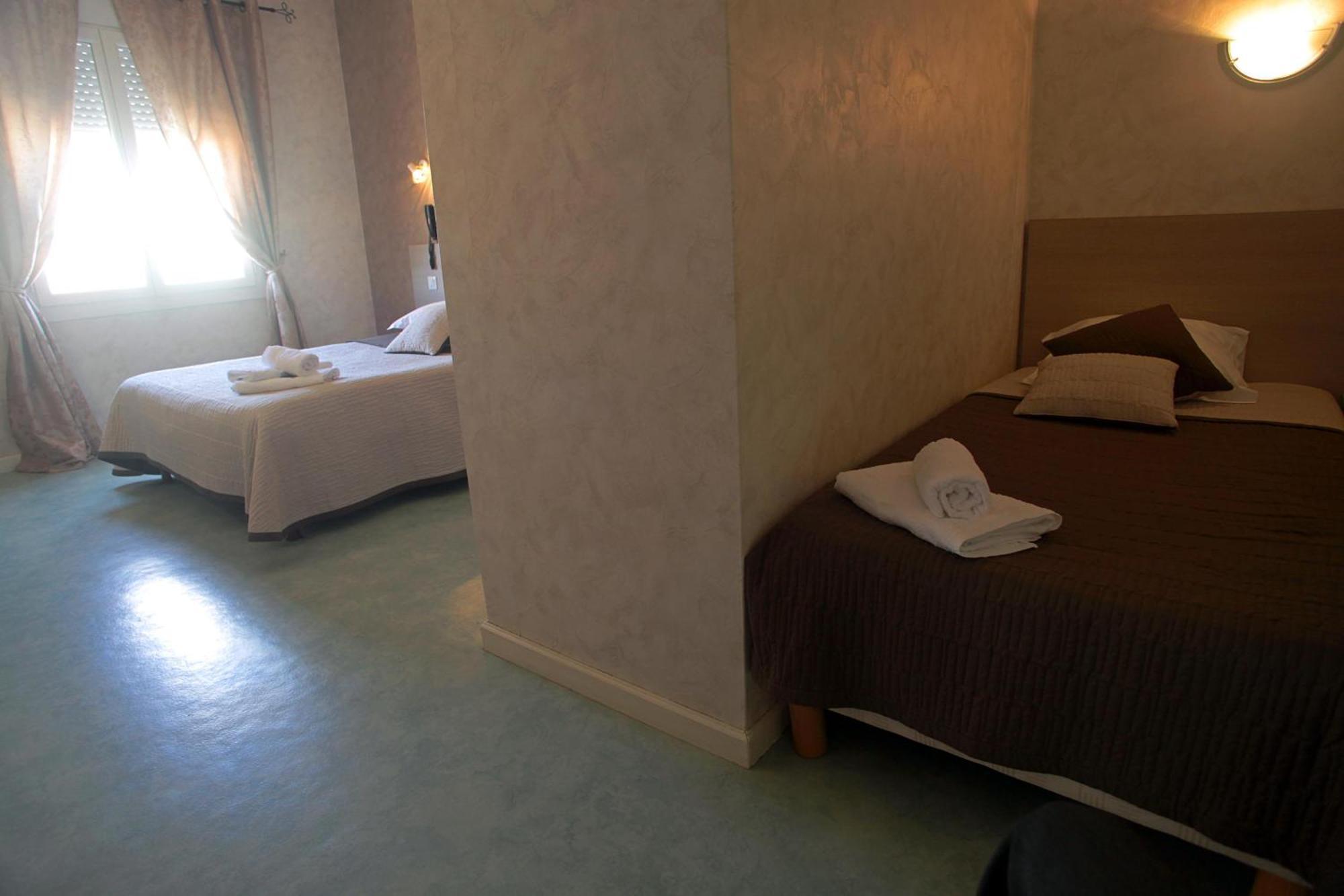 Hotel De La Plage 2 Etoiles Valras-Plage Oda fotoğraf