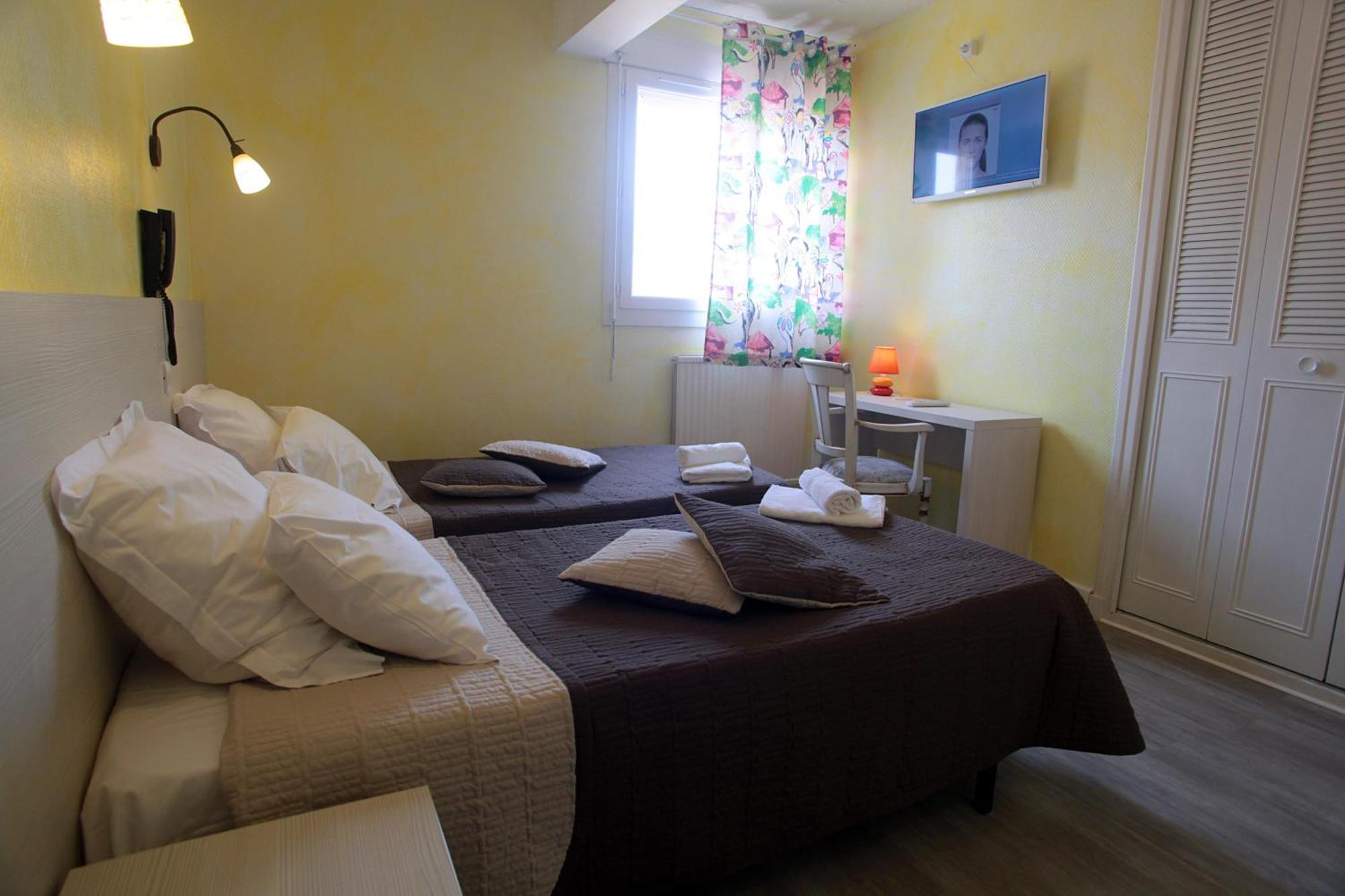 Hotel De La Plage 2 Etoiles Valras-Plage Oda fotoğraf